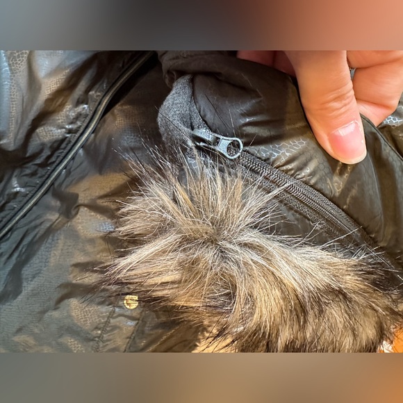 MK reversible vest. - Picture 12 of 15